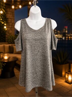 Stylish Calvin Klein Soft Gray Cold-Shoulder Top Knit Size M